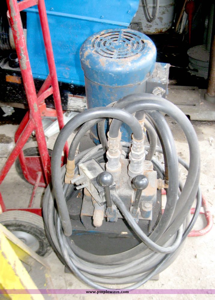 image for item 5192 Portable hydraulic lift