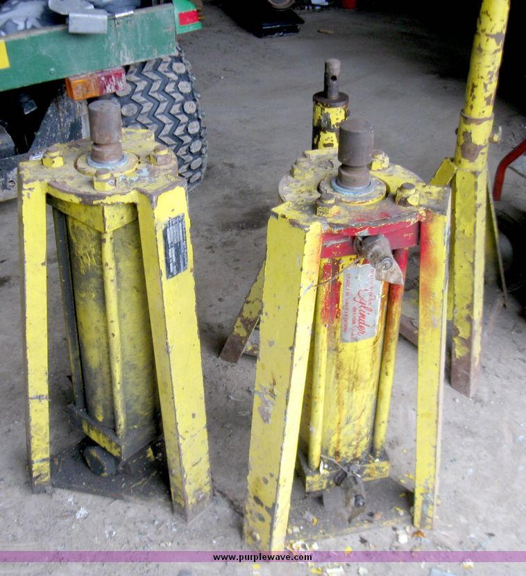 image for item 5192 Portable hydraulic lift