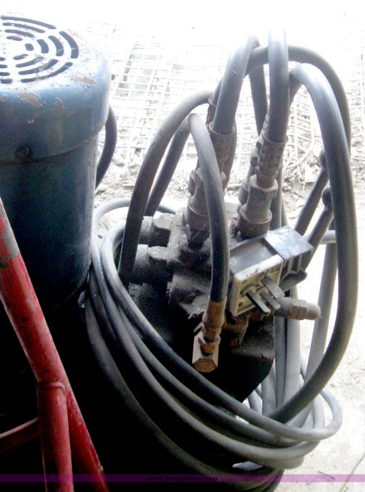 image for item 5192 Portable hydraulic lift