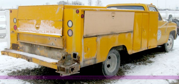 image for item 5193 1988 GMC R3500 pickup truck