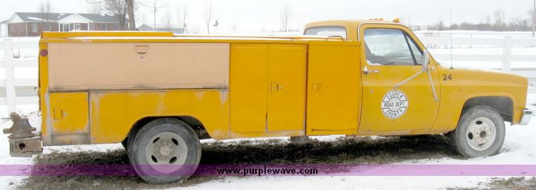 image for item 5193 1988 GMC R3500 pickup truck