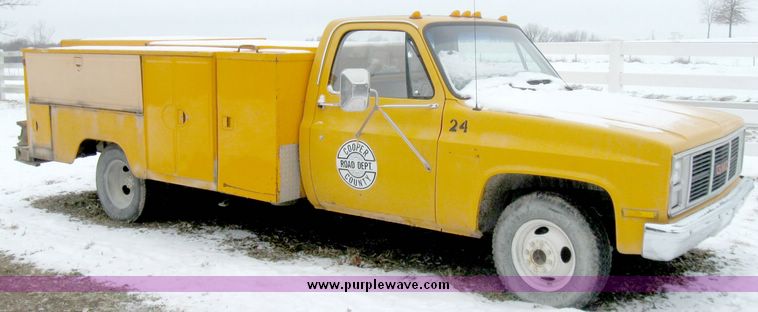 image for item 5193 1988 GMC R3500 pickup truck