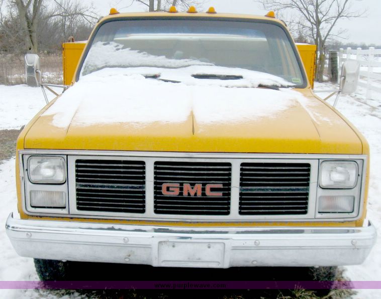 image for item 5193 1988 GMC R3500 pickup truck