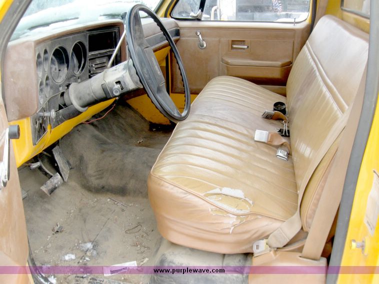 image for item 5193 1988 GMC R3500 pickup truck