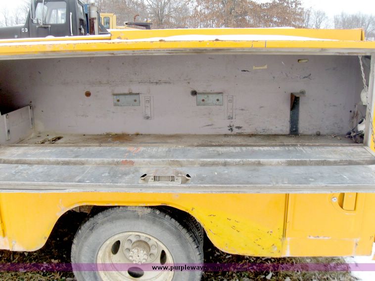 image for item 5193 1988 GMC R3500 pickup truck