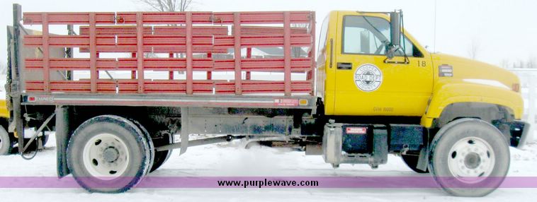 image for item 5194 1997 GMC C7H042 truck