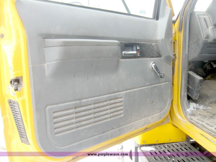 image for item 5194 1997 GMC C7H042 truck