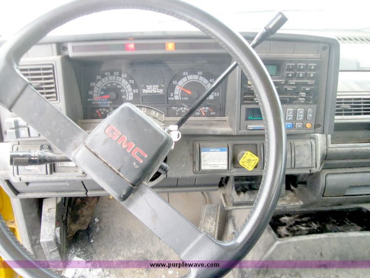 image for item 5194 1997 GMC C7H042 truck