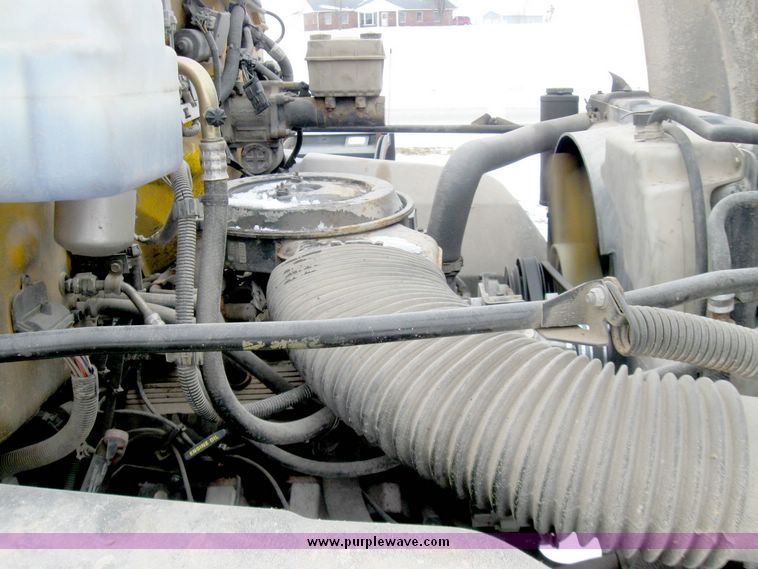 image for item 5194 1997 GMC C7H042 truck