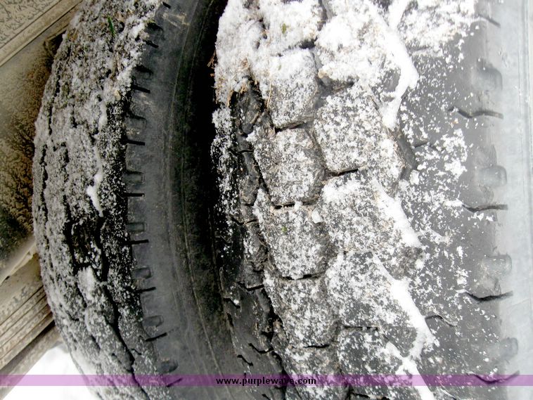 image for item 5194 1997 GMC C7H042 truck