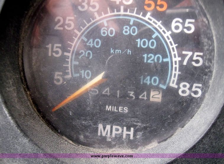 image for item 5195 1984 International S series F2574 tandem axle semi truck