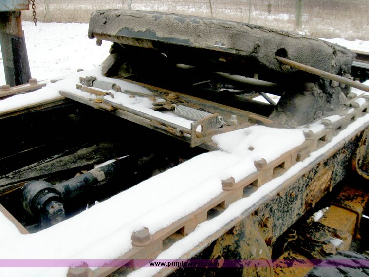 image for item 5195 1984 International S series F2574 tandem axle semi truck