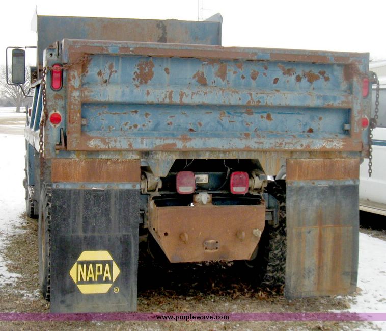 image for item 5196 1979 International 1724 dump truck
