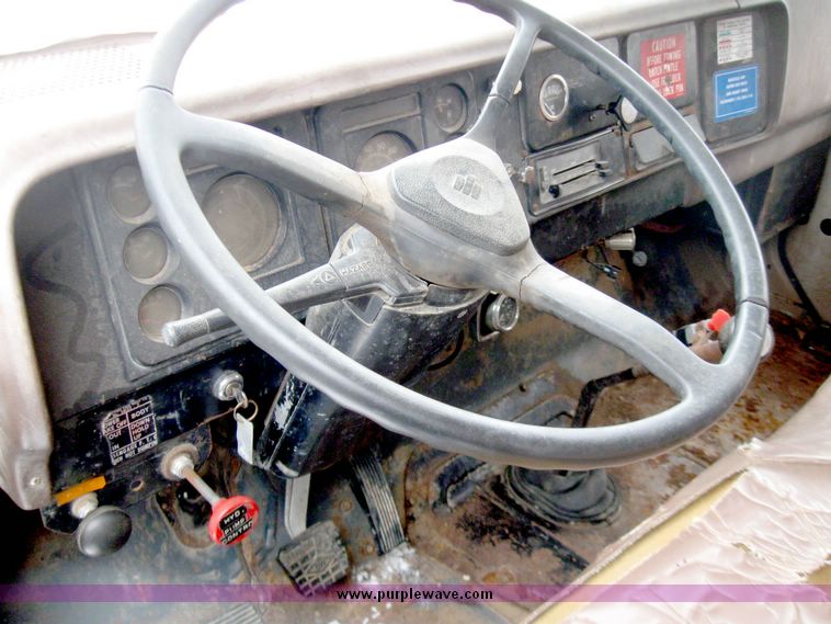 image for item 5196 1979 International 1724 dump truck