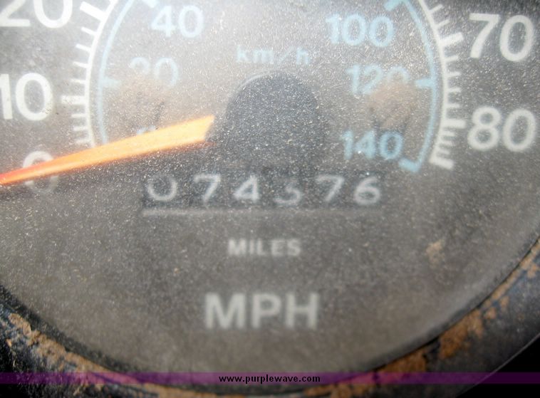 image for item 5196 1979 International 1724 dump truck