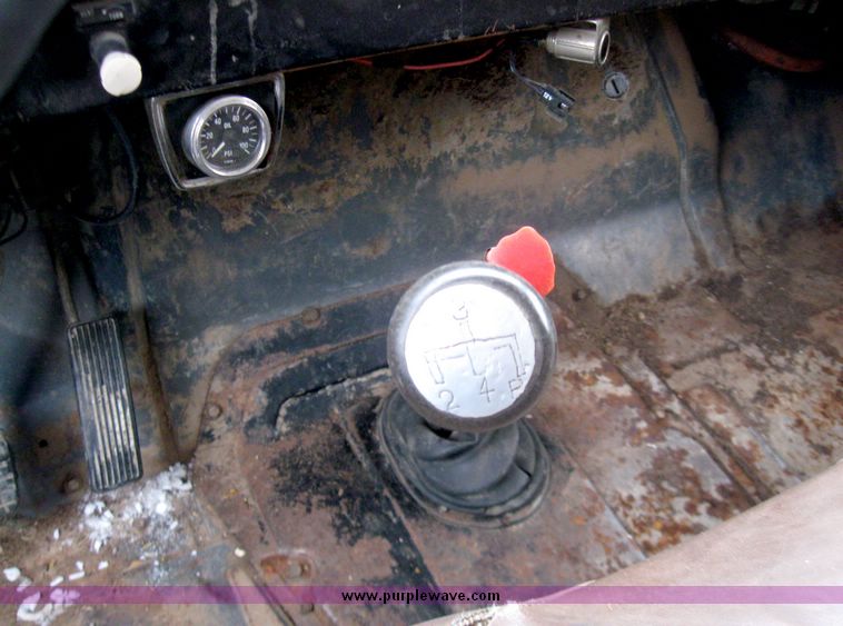 image for item 5196 1979 International 1724 dump truck