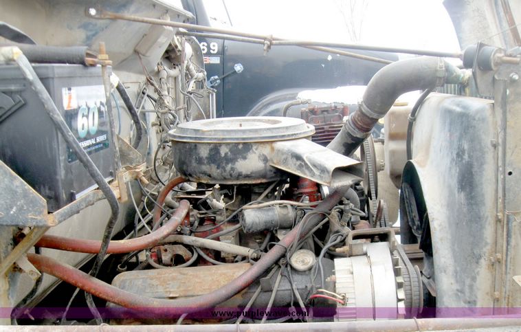 image for item 5196 1979 International 1724 dump truck