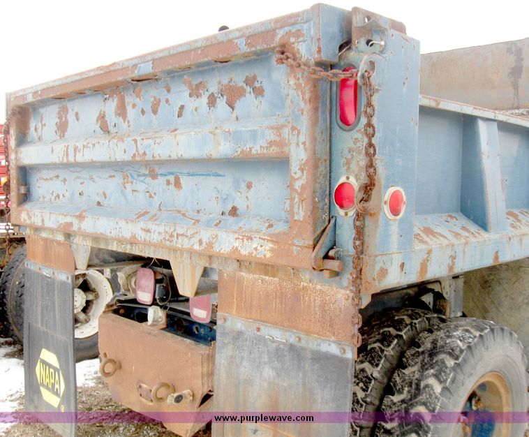 image for item 5196 1979 International 1724 dump truck