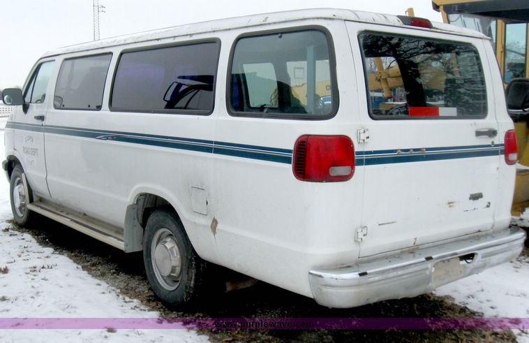 image for item 5197 1997 Dodge Ram Wagon B3500