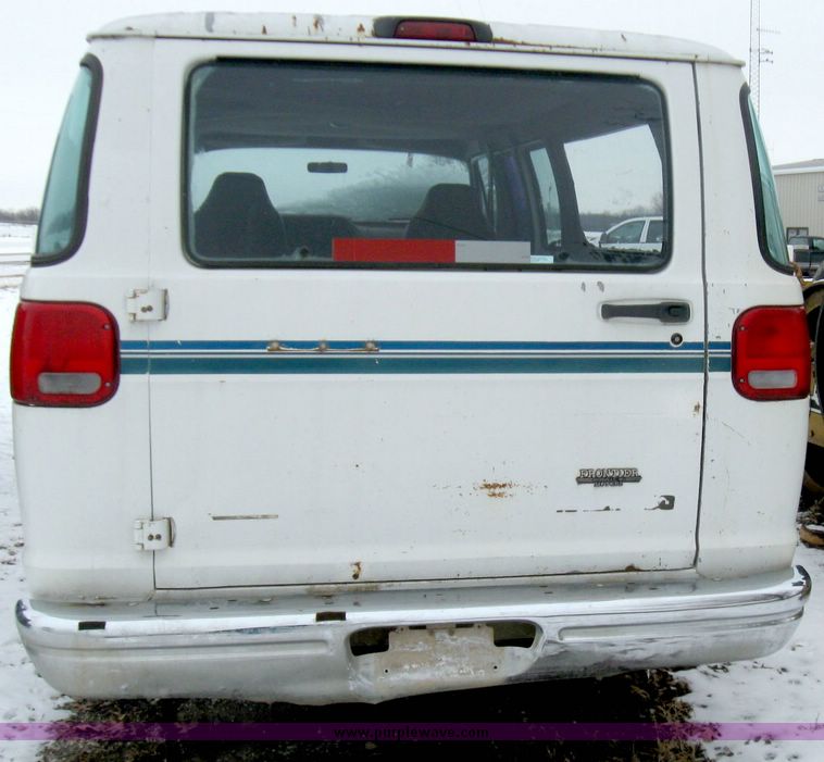 image for item 5197 1997 Dodge Ram Wagon B3500