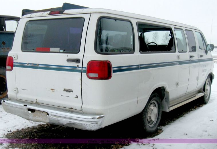 image for item 5197 1997 Dodge Ram Wagon B3500