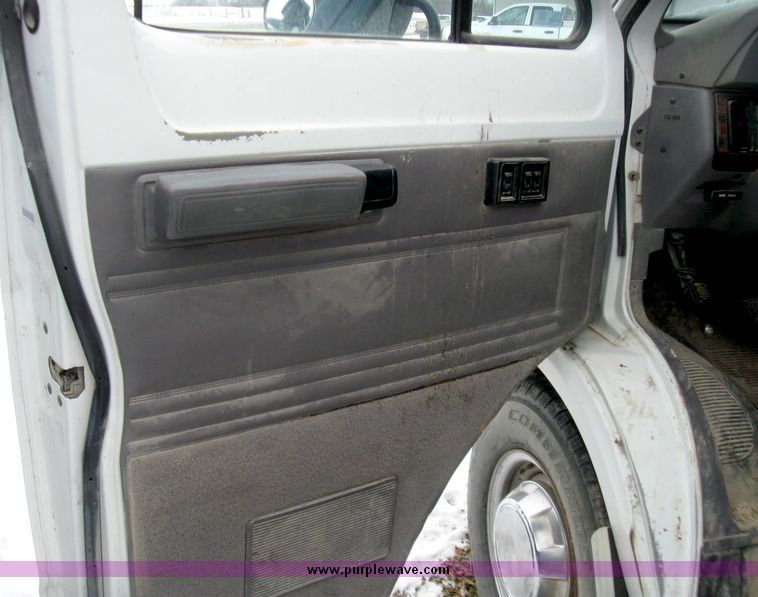 image for item 5197 1997 Dodge Ram Wagon B3500