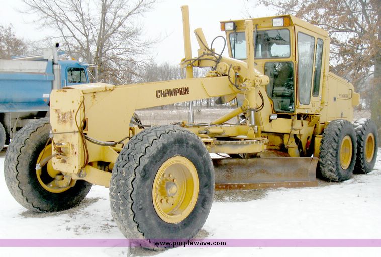 image for item 5199 Champion 720A VHP motor grader