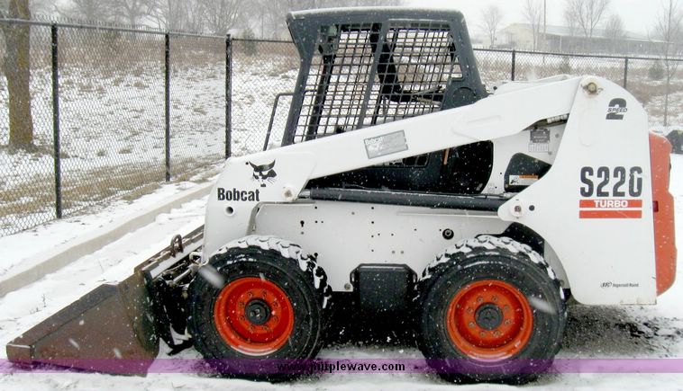 image for item 5200 2003 Bobcat S220 skid steer