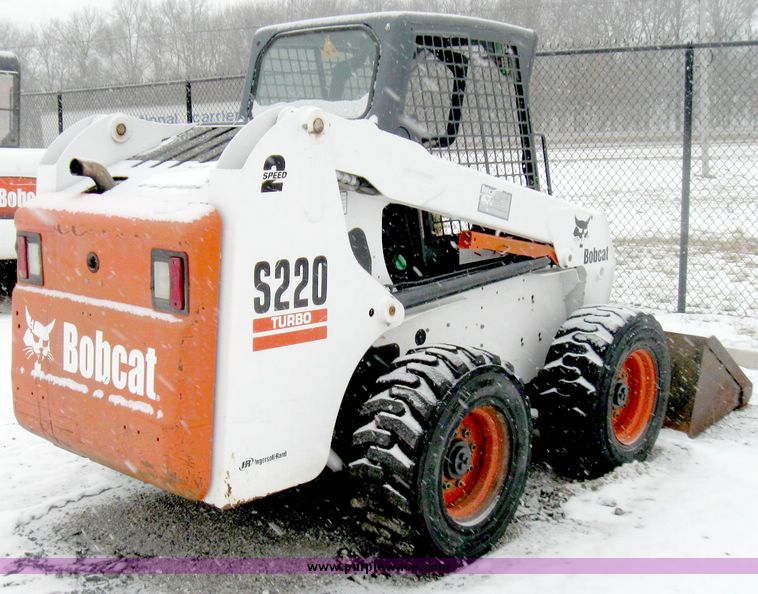 image for item 5200 2003 Bobcat S220 skid steer