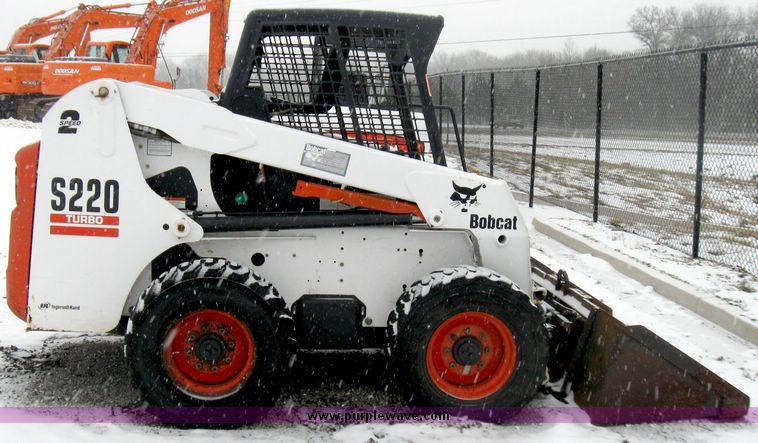 image for item 5200 2003 Bobcat S220 skid steer