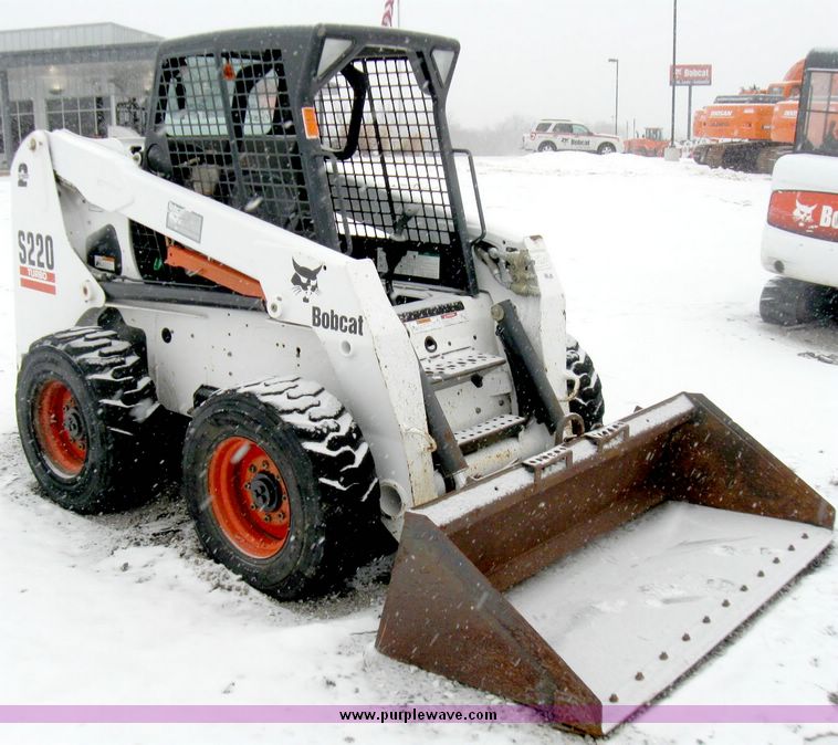 image for item 5200 2003 Bobcat S220 skid steer