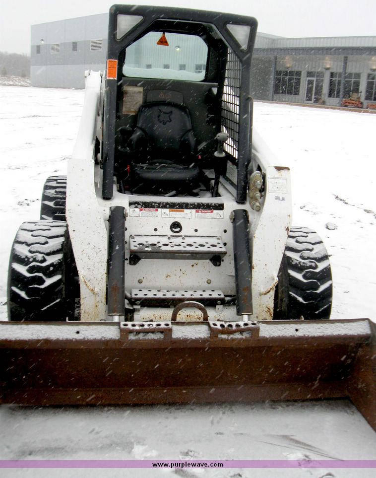 image for item 5200 2003 Bobcat S220 skid steer