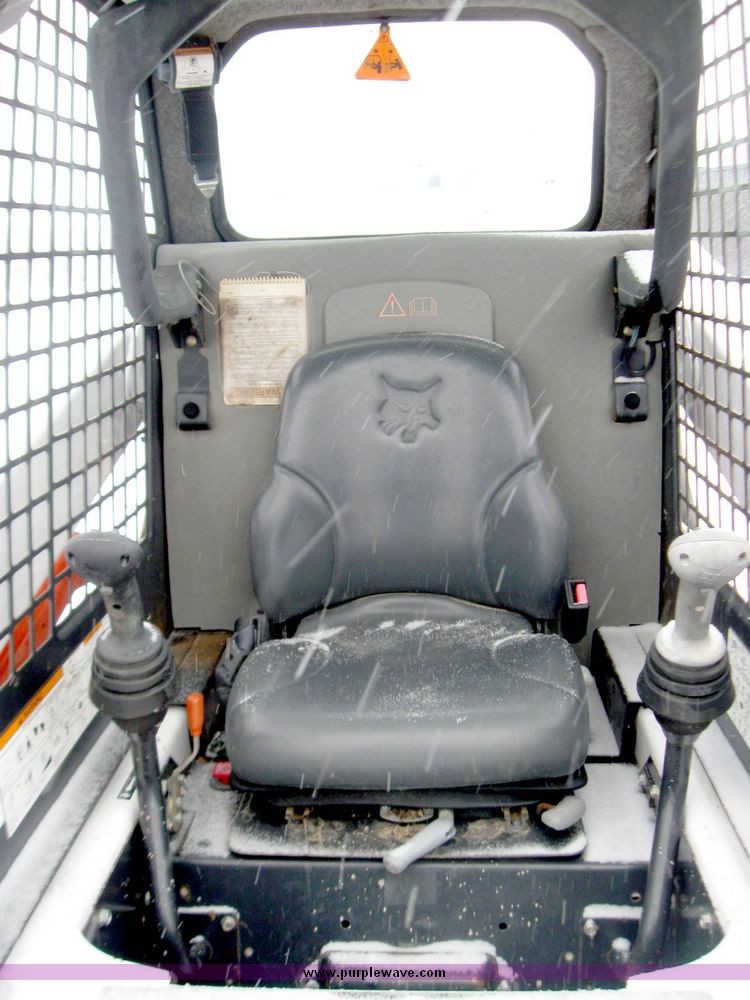 image for item 5200 2003 Bobcat S220 skid steer