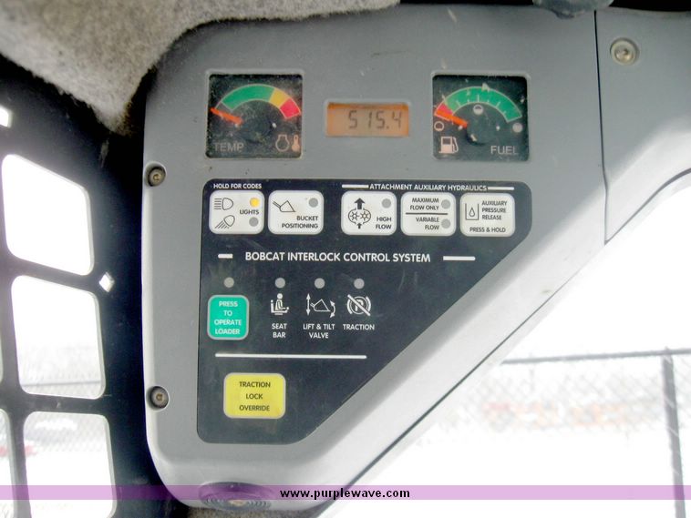 image for item 5200 2003 Bobcat S220 skid steer