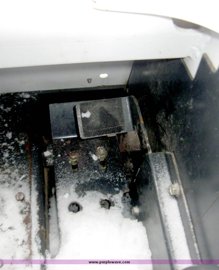 image for item 5200 2003 Bobcat S220 skid steer