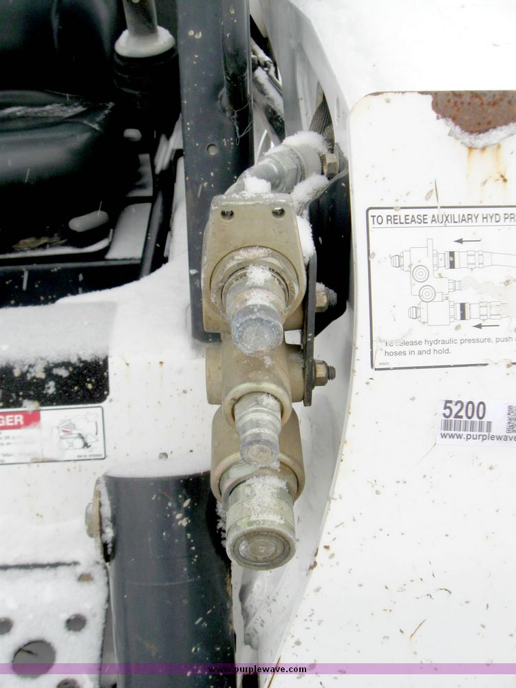 image for item 5200 2003 Bobcat S220 skid steer