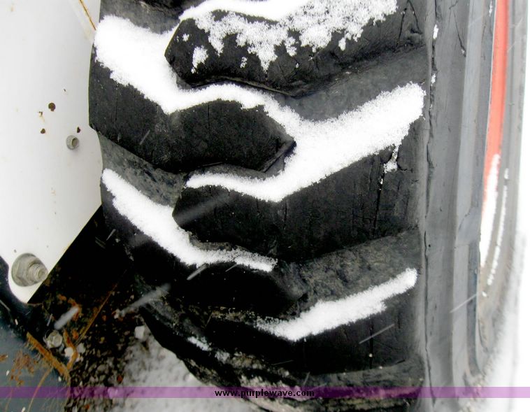 image for item 5200 2003 Bobcat S220 skid steer