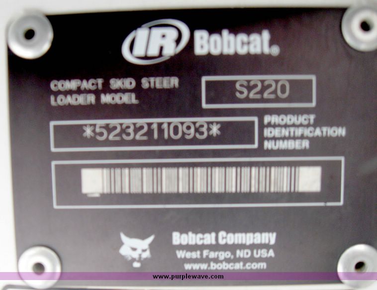 image for item 5200 2003 Bobcat S220 skid steer