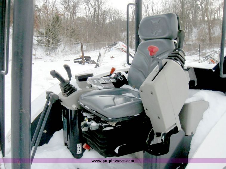 image for item 5210 2006 Bobcat 331G compact excavator