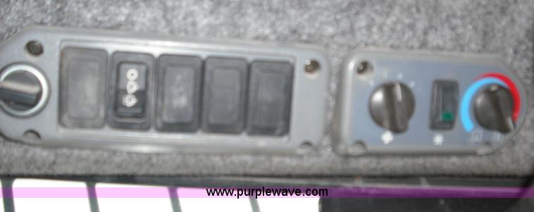 image for item 5211 2006 Bobcat S160 skid steer