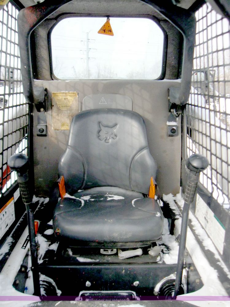 image for item 5217 2005 Bobcat S220 skid steer