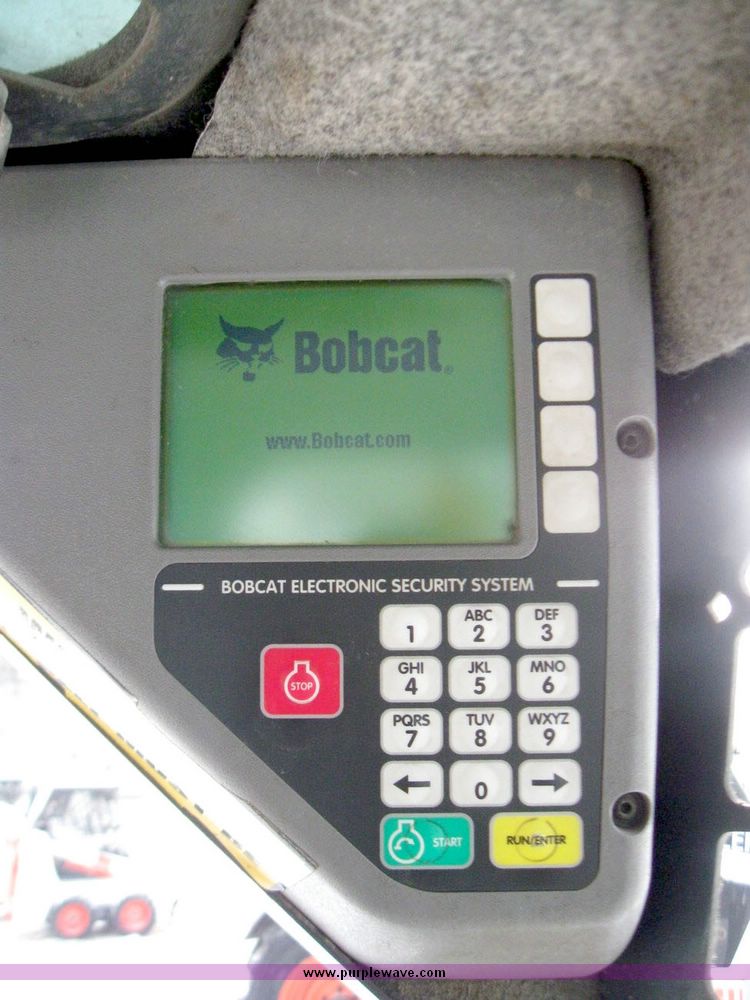 image for item 5217 2005 Bobcat S220 skid steer