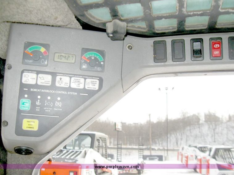 image for item 5217 2005 Bobcat S220 skid steer