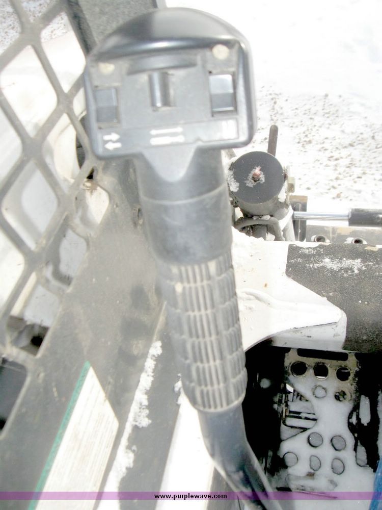 image for item 5217 2005 Bobcat S220 skid steer