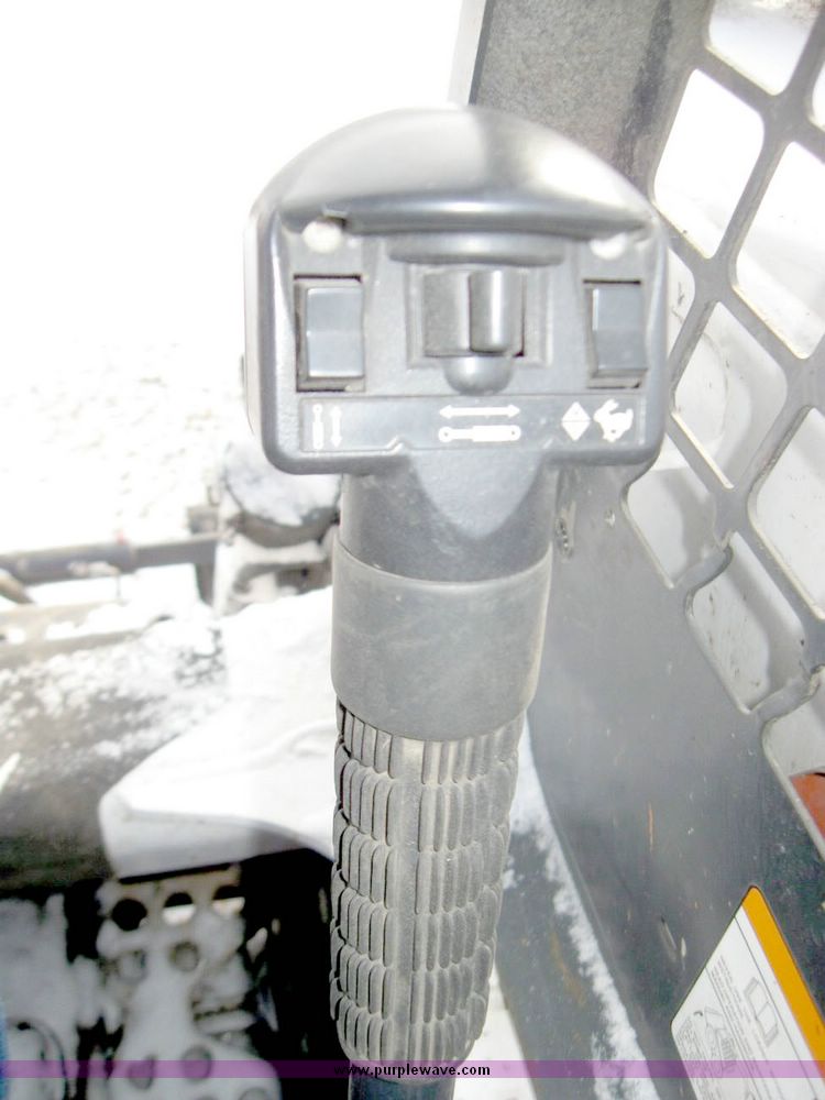 image for item 5217 2005 Bobcat S220 skid steer