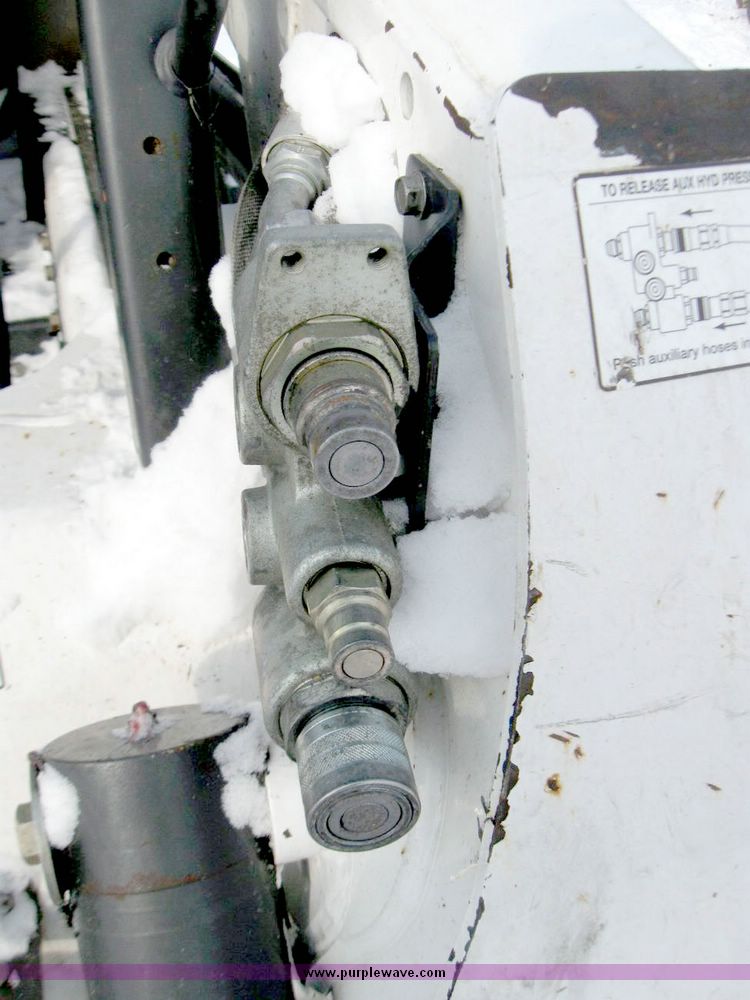 image for item 5217 2005 Bobcat S220 skid steer