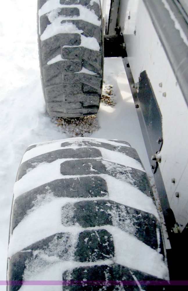 image for item 5217 2005 Bobcat S220 skid steer