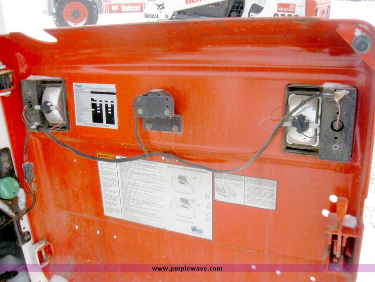 image for item 5218 2005 Bobcat T140 compact track loader
