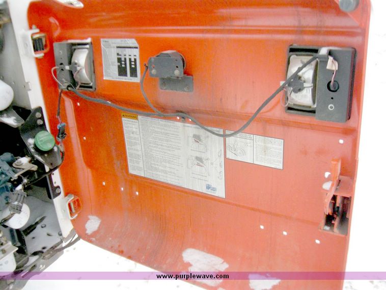 image for item 5219 2005 Bobcat T140 compact track loader