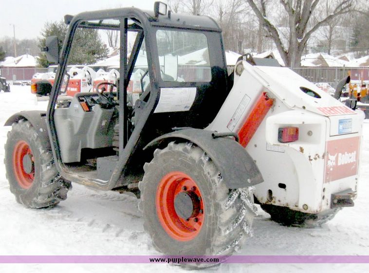 image for item 5233 2006 Bobcat V518 Versa Handler